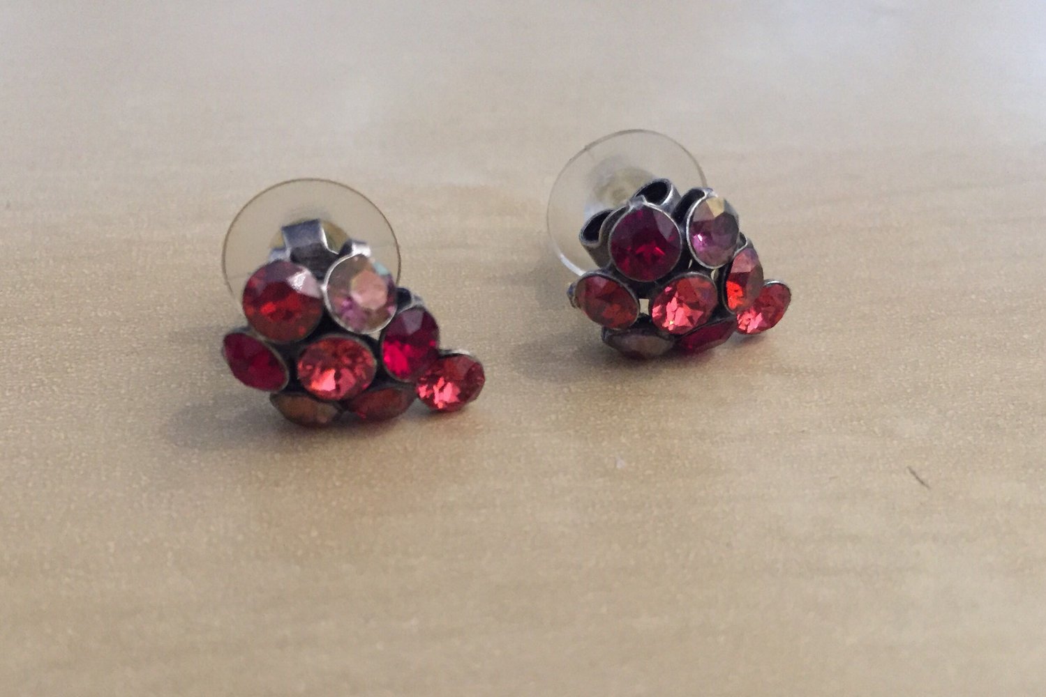 Konplott Magic Fireball Ohrstecker Traubenform in Rottönen