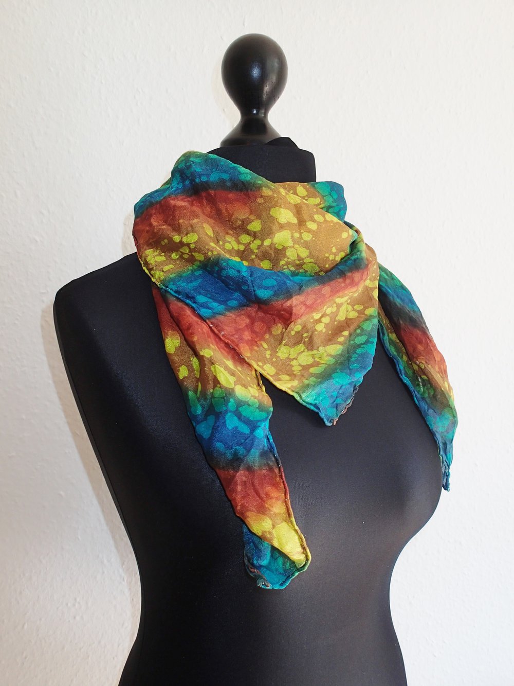 quadratisches Tuch bunt