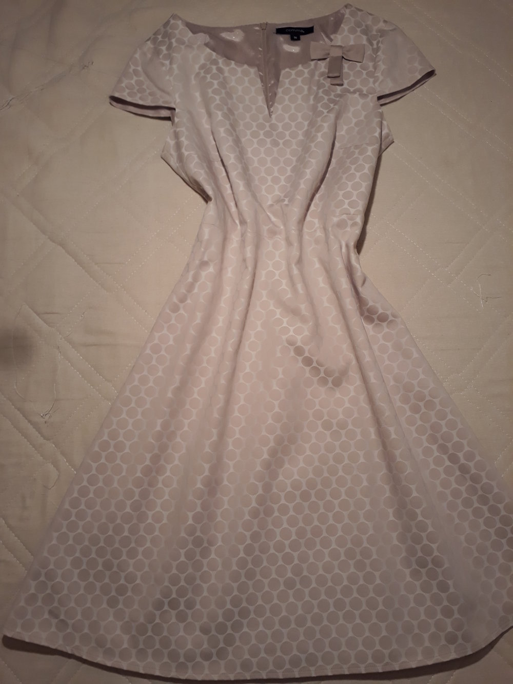 Süßes cremefarbenes Kleid von comma