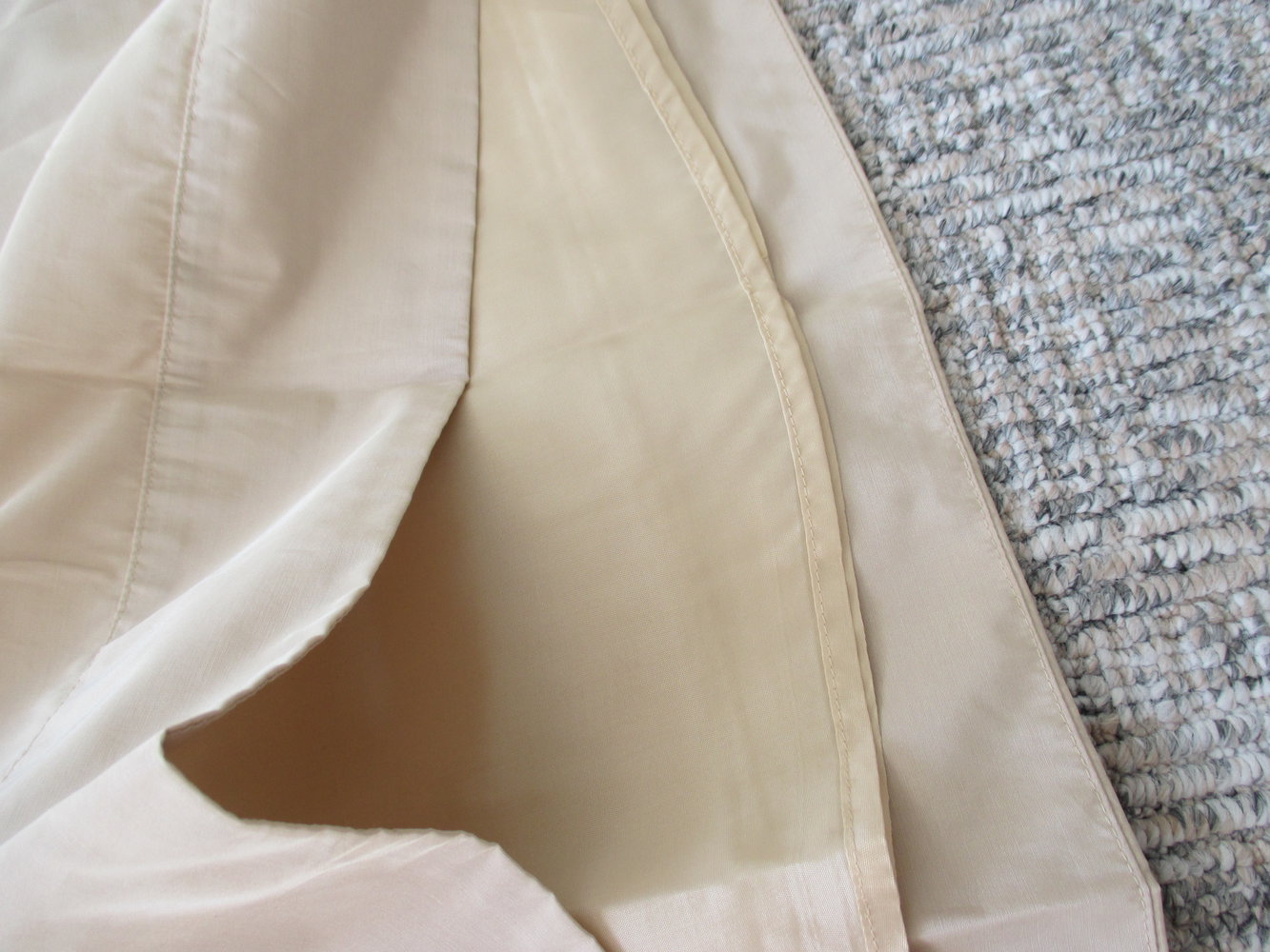 edler Falten Rock von Apart, creme beiger Farbton, chintzartiges Material, Gr. 36 , Neu mit Etikett, A - Linie