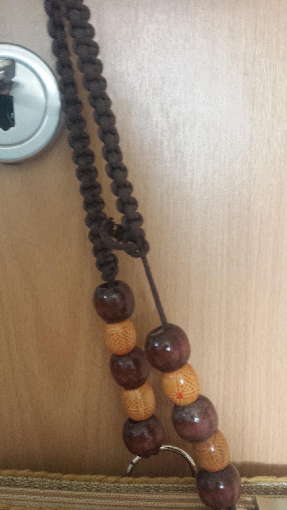 Schöne Tasche mit Perlen & Bast