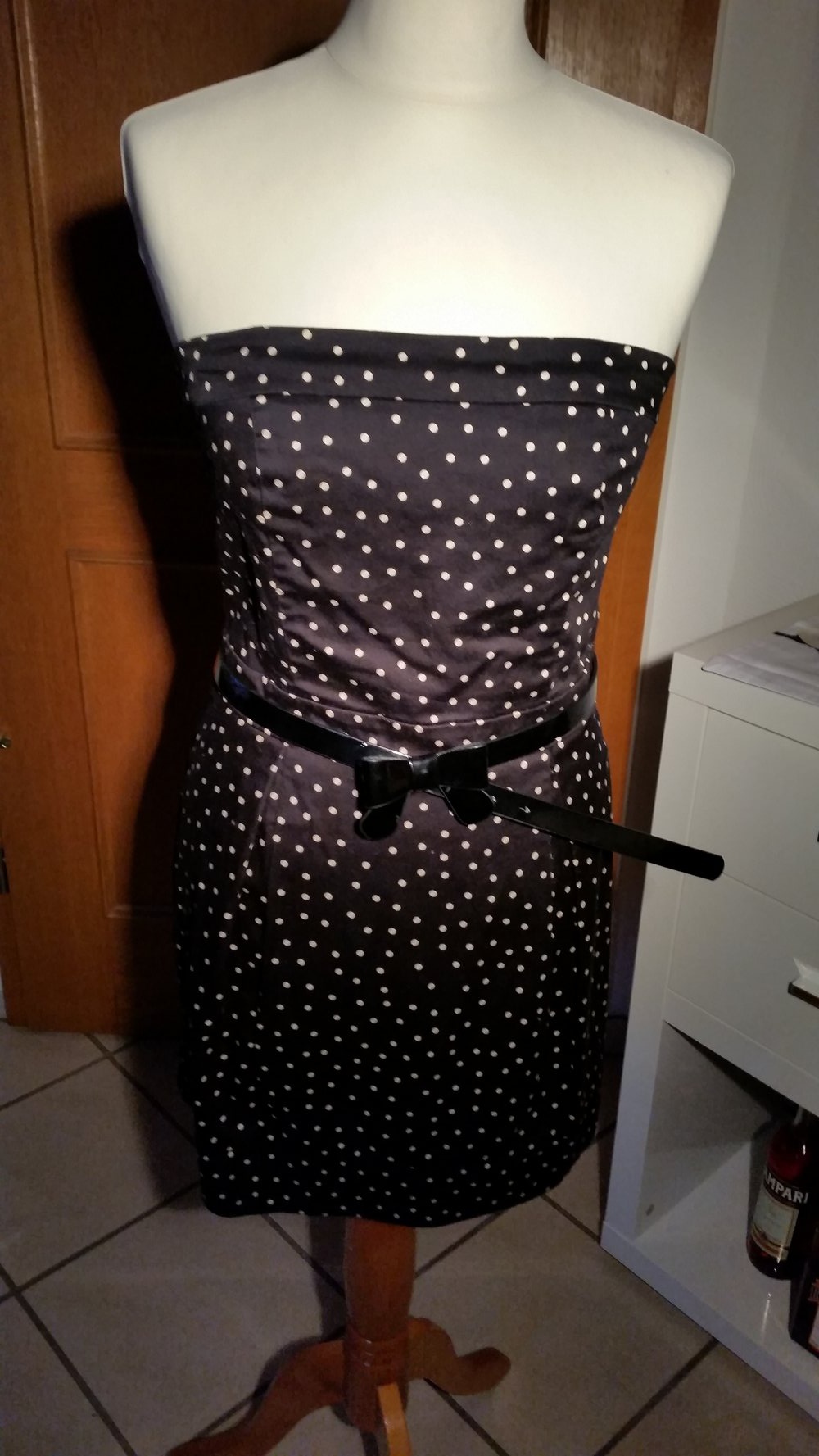 Schwarzes Pünktchen Kleid 