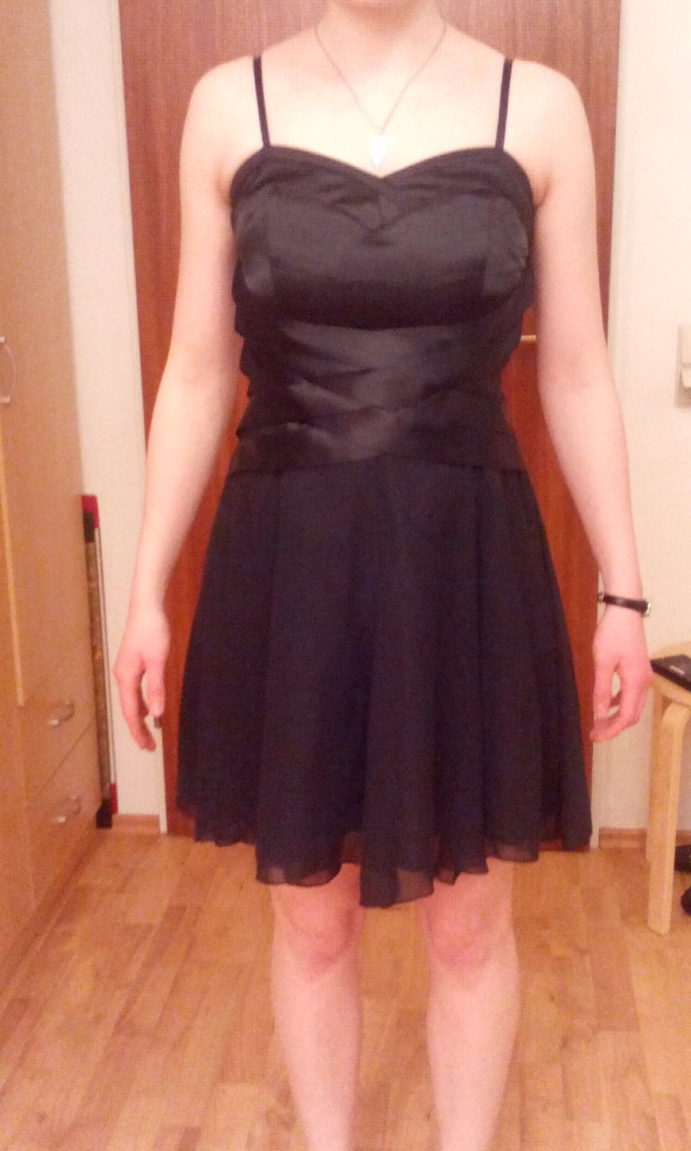 Schwarzes Kleid mit Spaghettiträgern Gr. 36