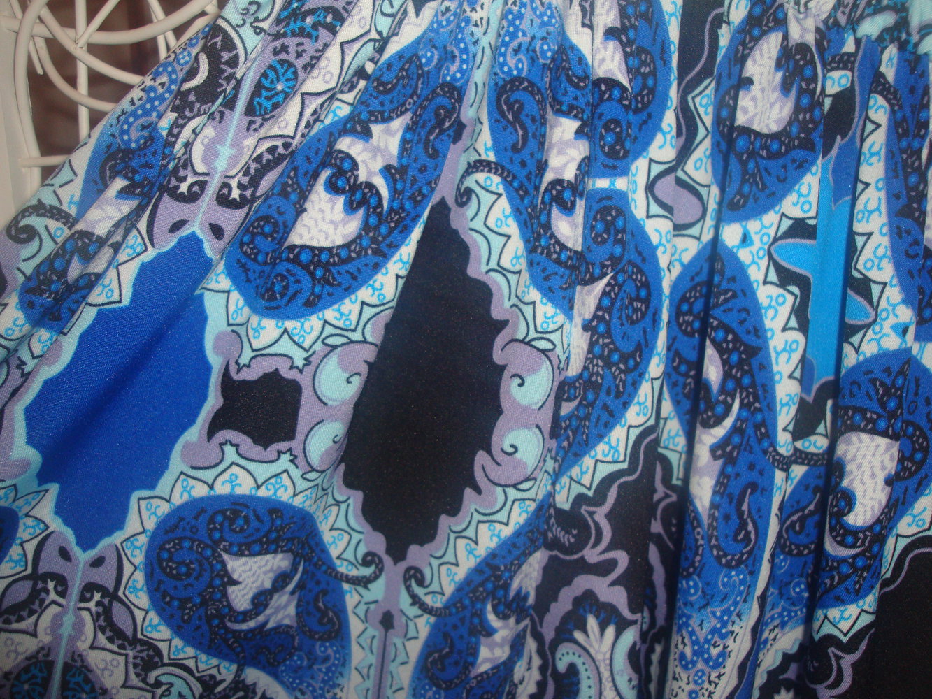 Blaugemustertes Sommerkleid