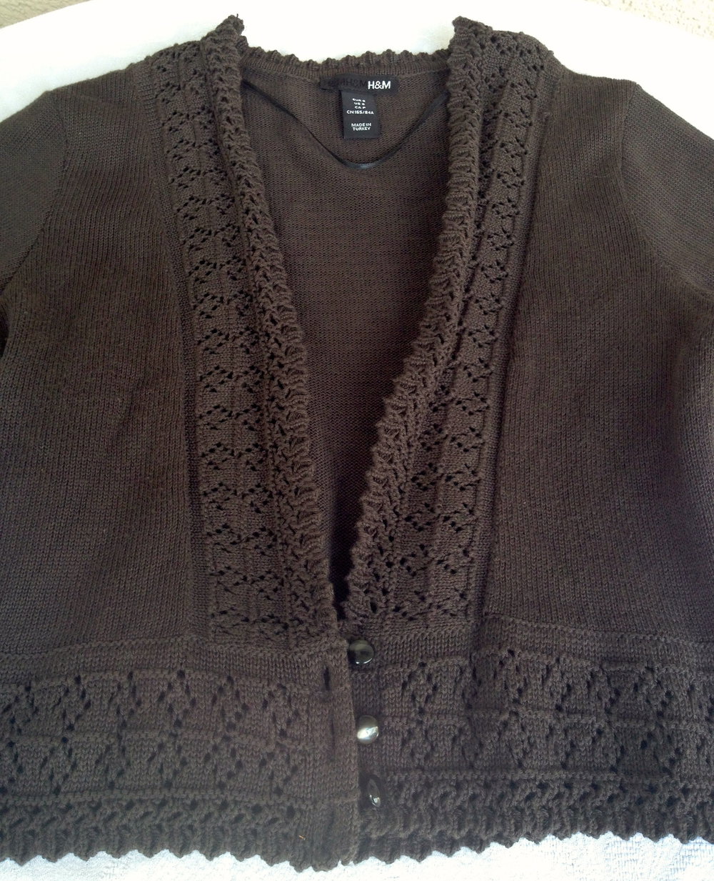 Romantische kurze Strickjacke mit Strickmuster von H&M