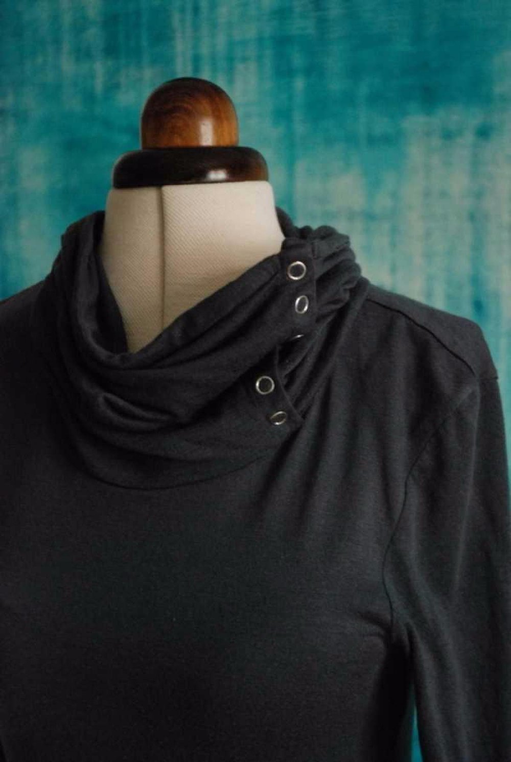 Enges Kleid mit tollem Kragen und 3/4 Arm