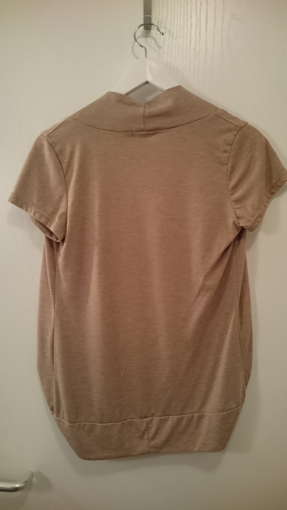 Leichtes, braunes Jäckchen