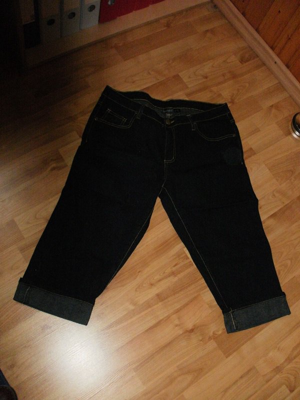 neue ungetragene Jeans- Capri, Größe 44, mit Beinumschlag