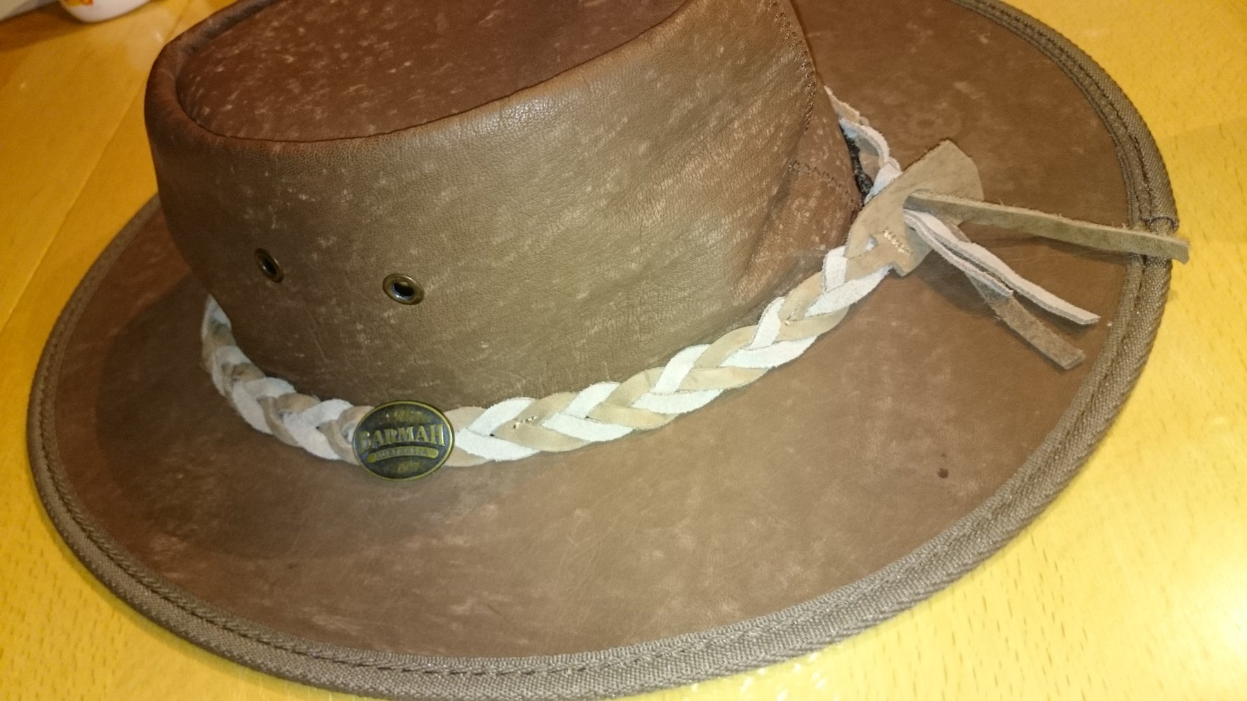 Barmah Australier Hut braun echtes Känguruhleder Gr. M, faltbar