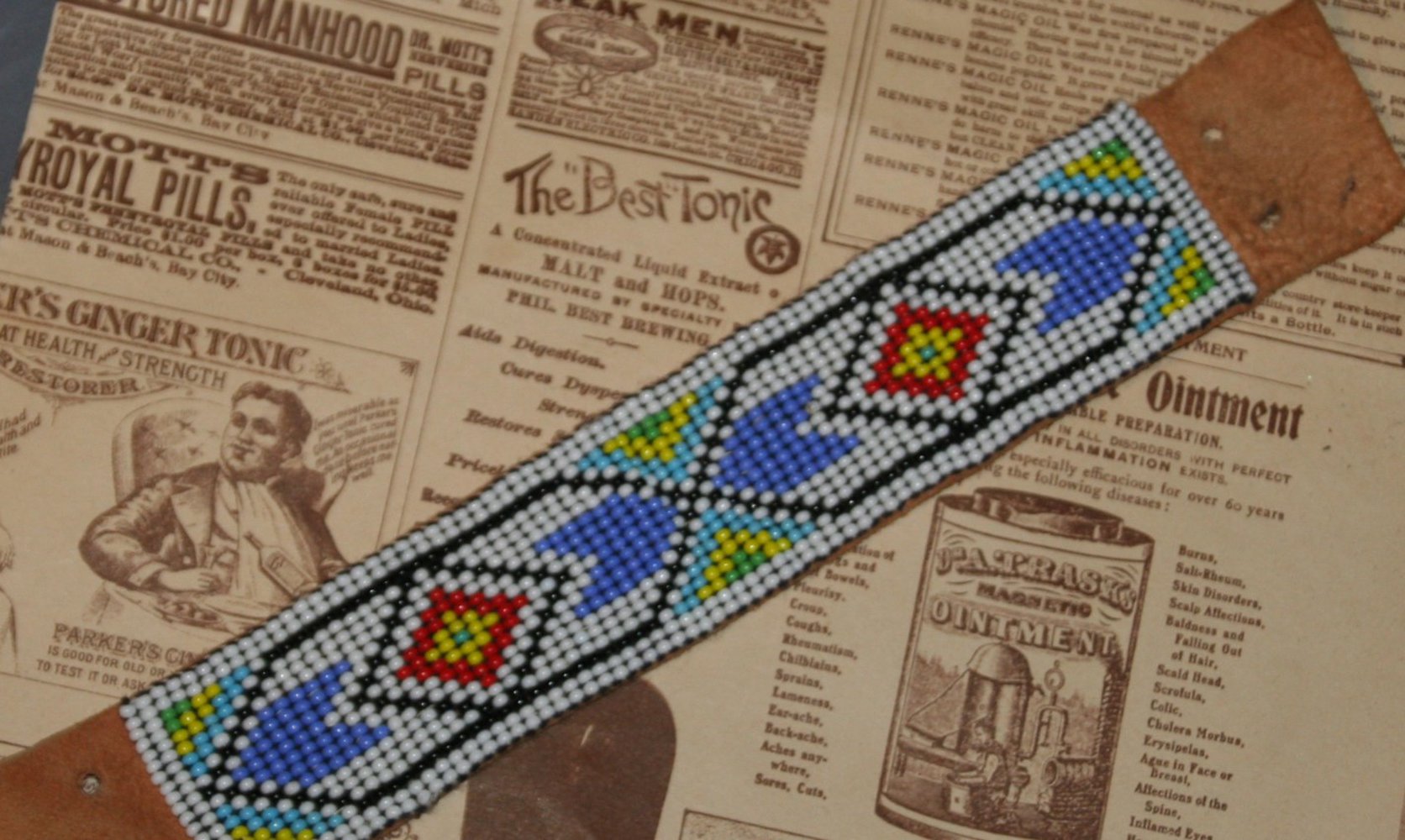 Indianisches Perlenarmband gewebt