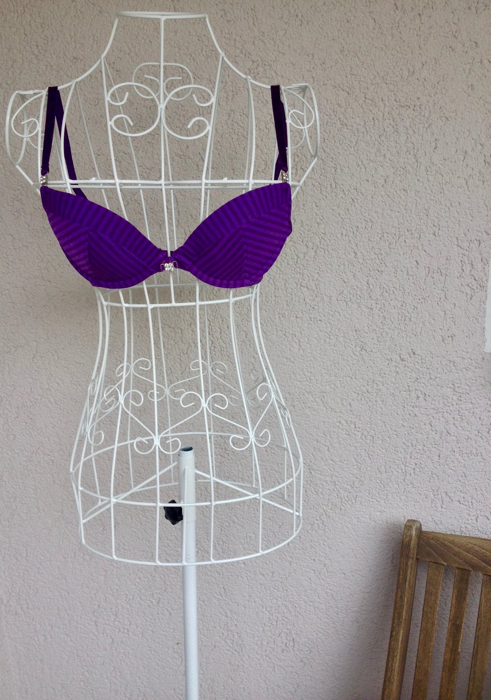 Schöner BH in Lila mit Streifen