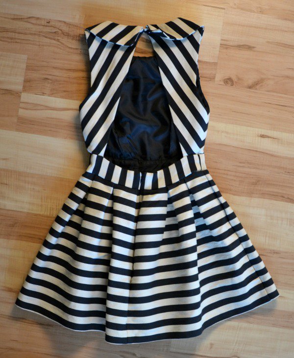 Beliebtes Asos Petit Ballon Kleid Streifen nude beige schwarz gestreift Cut Out Rücke 34 XS NEU