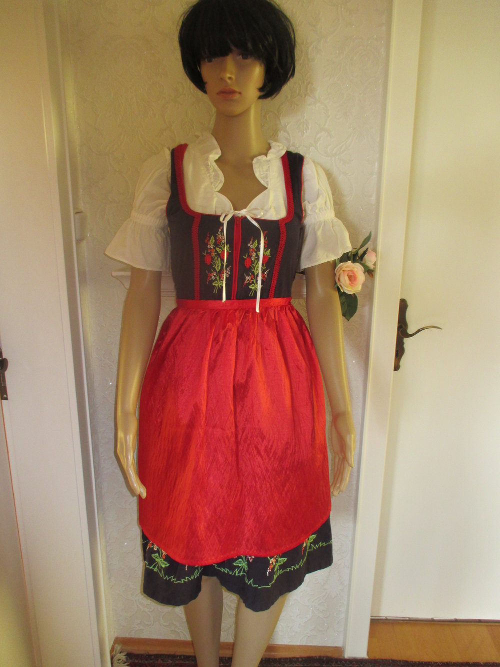 NEU Nostalgie Brauchtum Folklore Trachten Volks- Oktoberfest Dirndl Seiden Satin Halb SCHÜRZE, rot