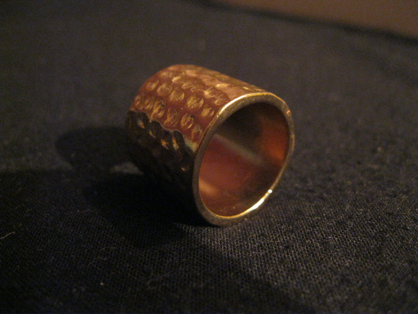 breiter goldener Ring