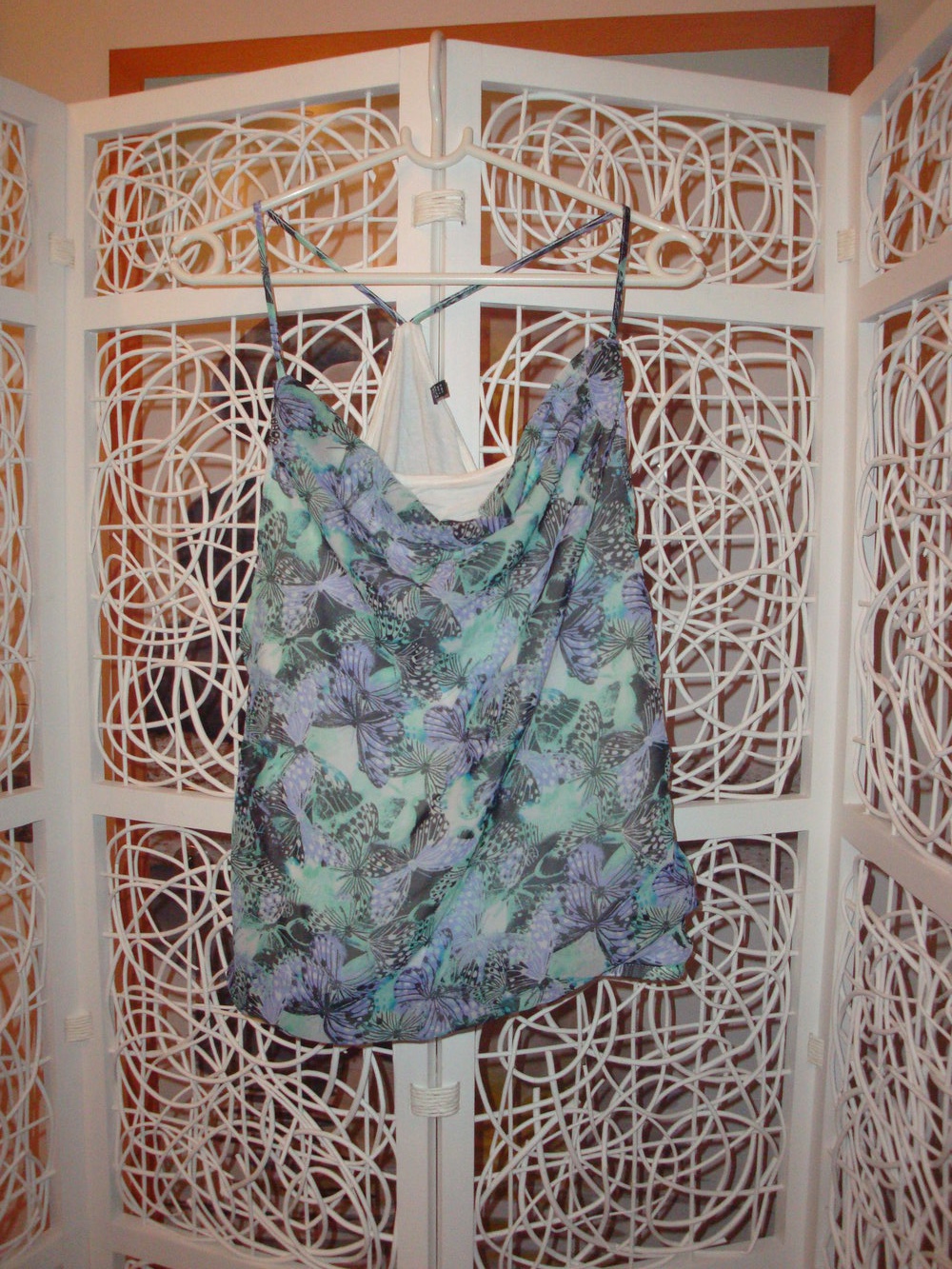 Sommertop mit Schmetterlingsdruck