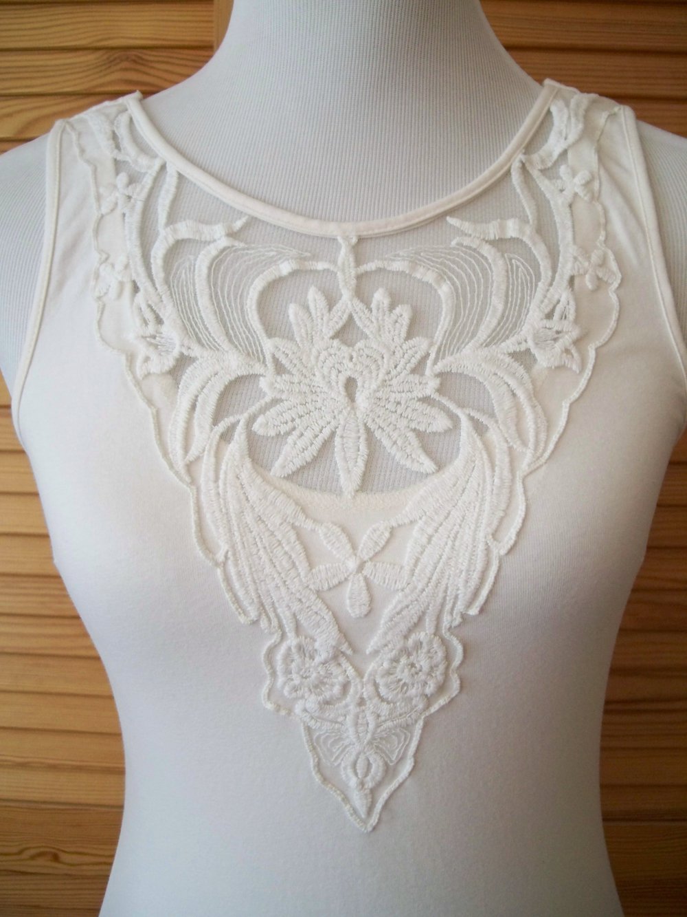 H&M// Creme-farbenes Kleid mit Spitze im Dekolleté Gr. S