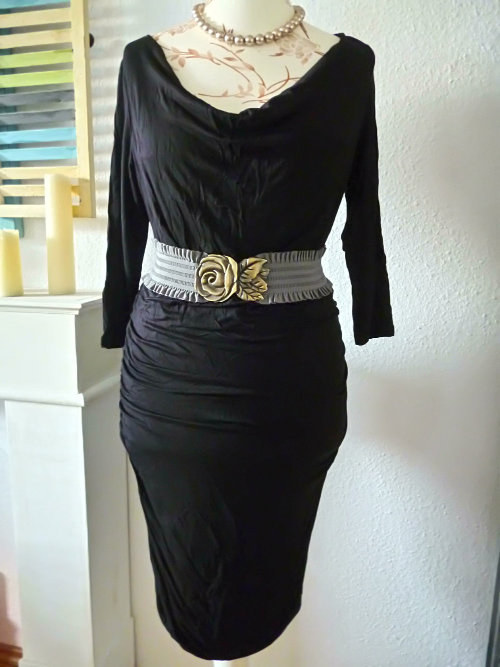 Laura Scott Kleid mit Wasserfallausschnitt 42 neu edel