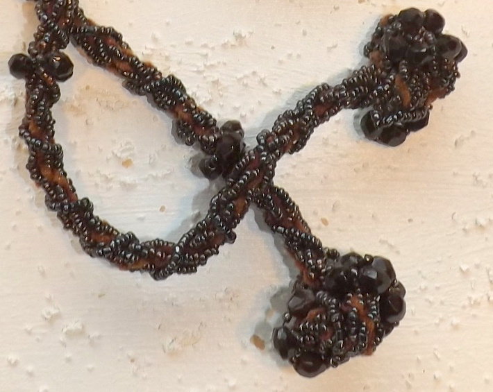 Halsschmuck - Kette - Glasperlen & Perlchen - weinrot