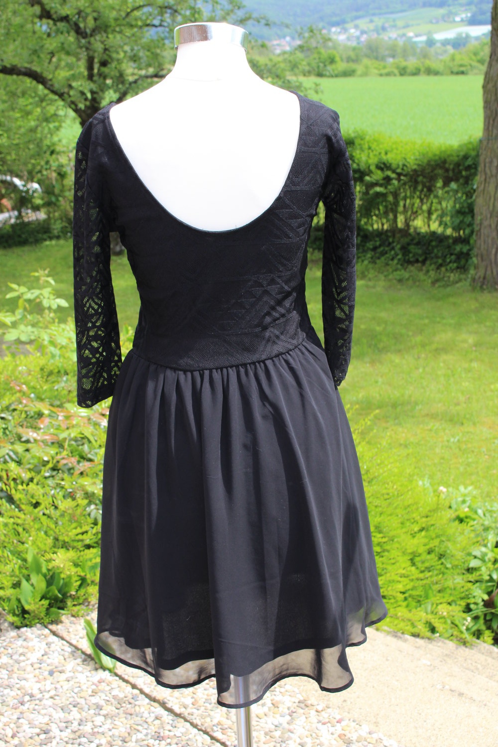 schwarzes elegantes Kleid