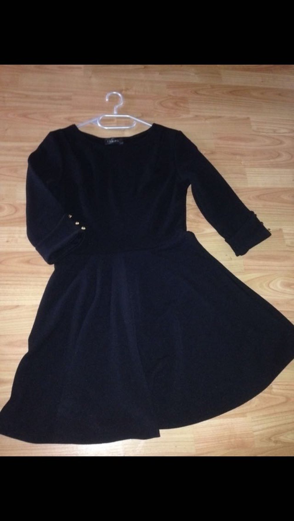 #Schwarzes Kleid #Goldene Knöpfe #asos