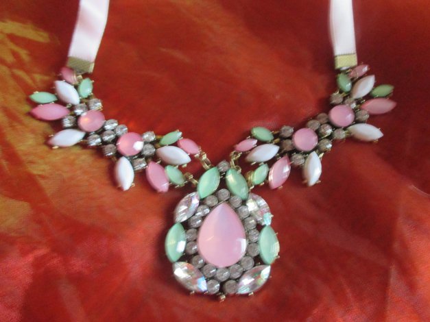 NEU mit ETIKETT * Antik golden * Statement * Swarovski * Glitzer * Kette mit rosé Satin Band * Pastell *