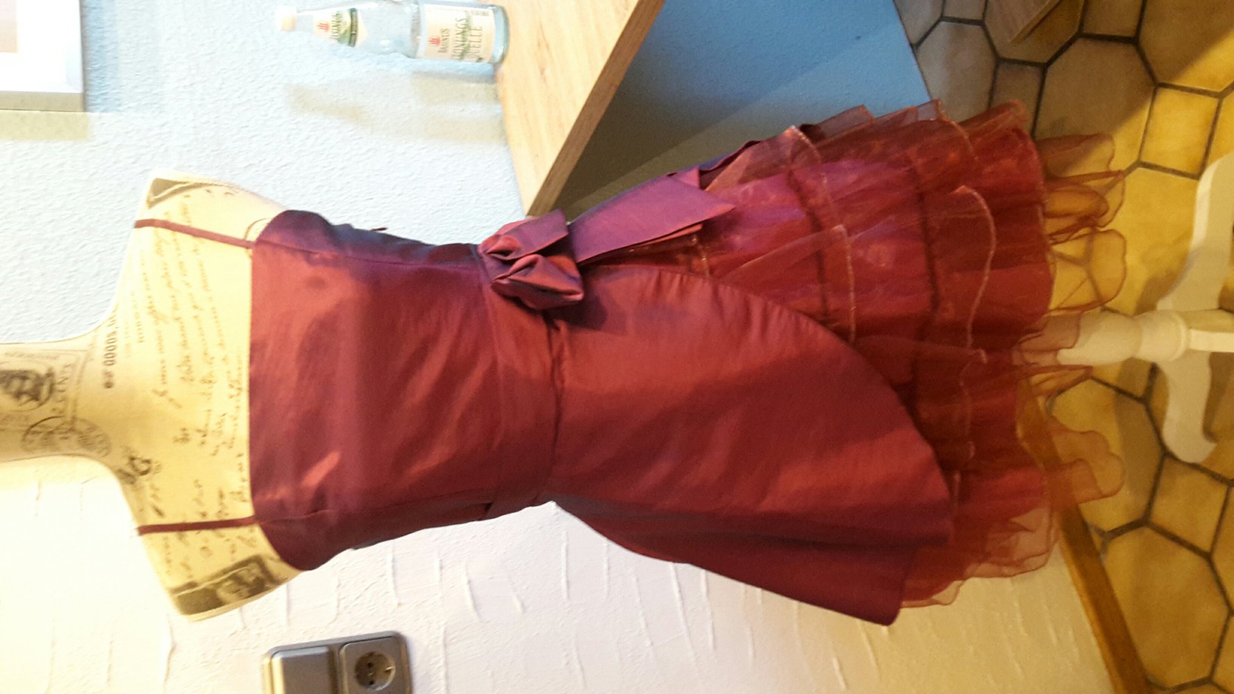 wunderschönes Cocktailkleid Beere