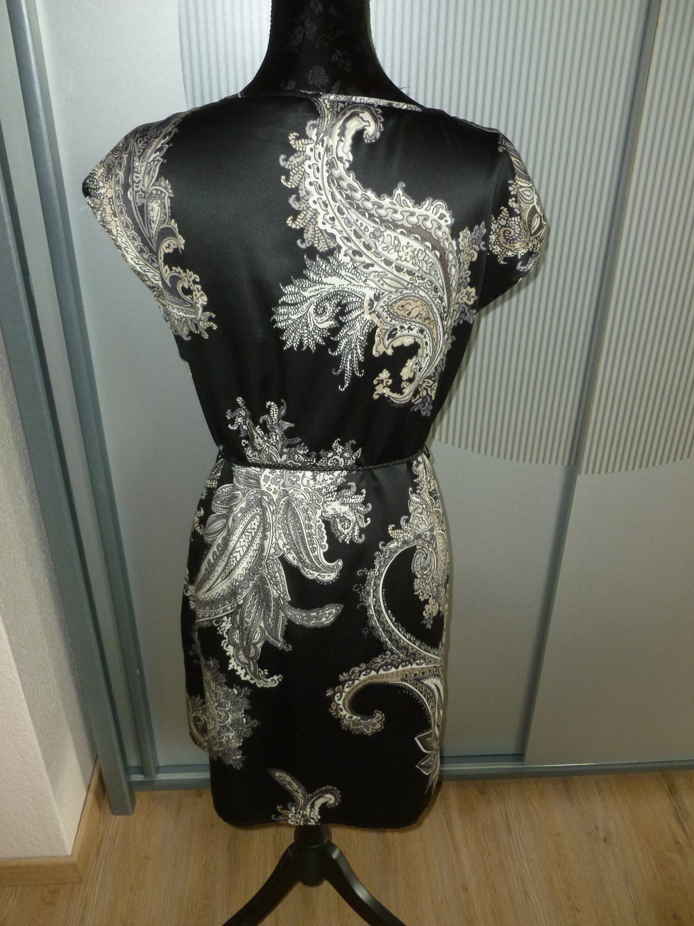 Kleid schwarz grau Punt Roma