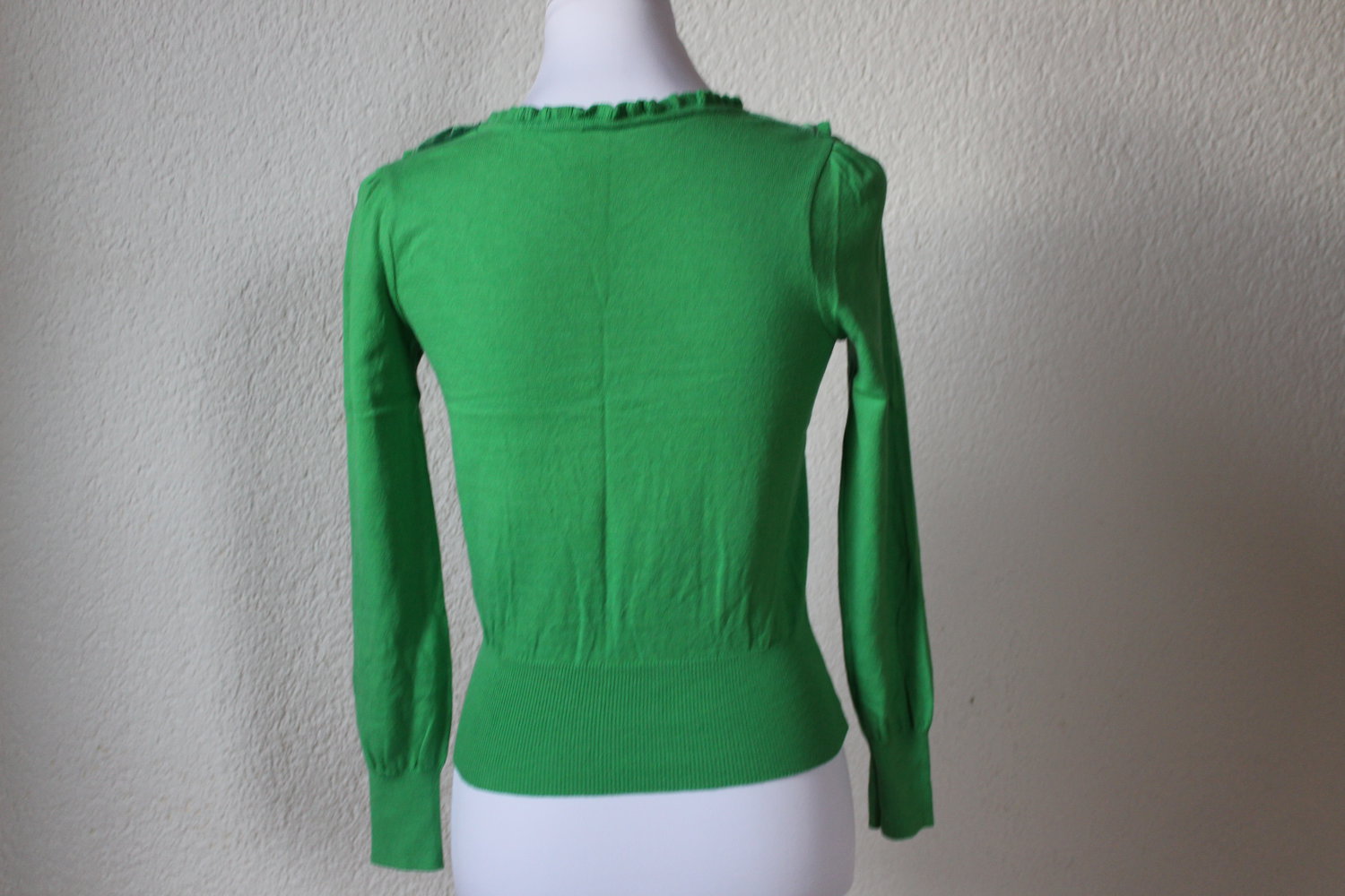 Grüner Pullover mit Blumen in Gr. 34/36
