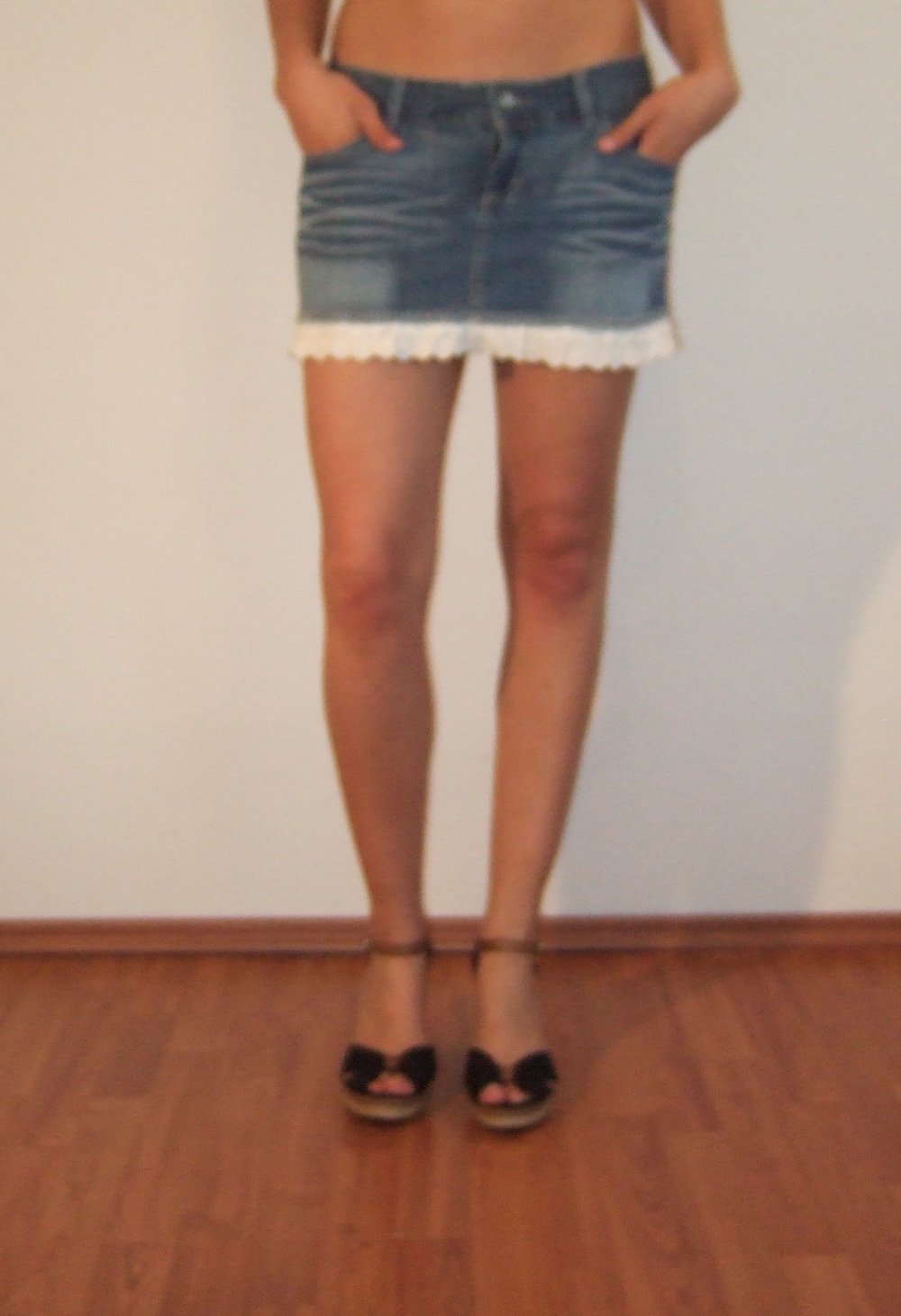 sexy Minirock mit weißer Spitze