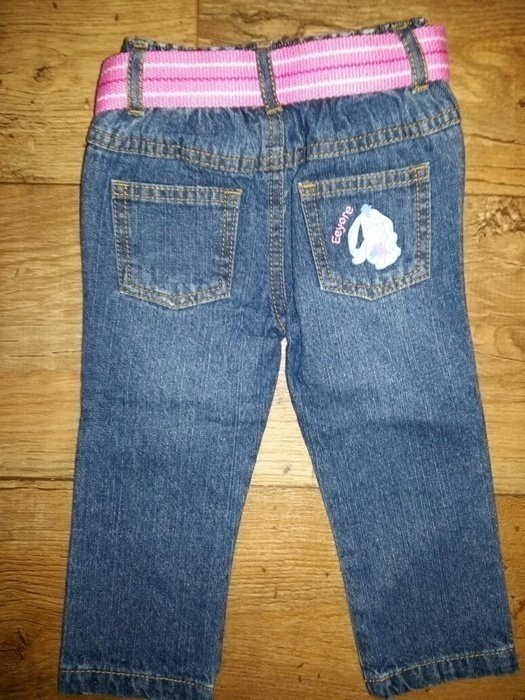Jeans mit Gürtel und Winnie Pooh