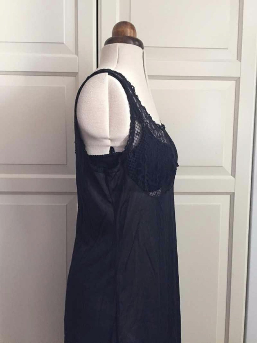 Unterkleid schwarz mit Spitze 70s