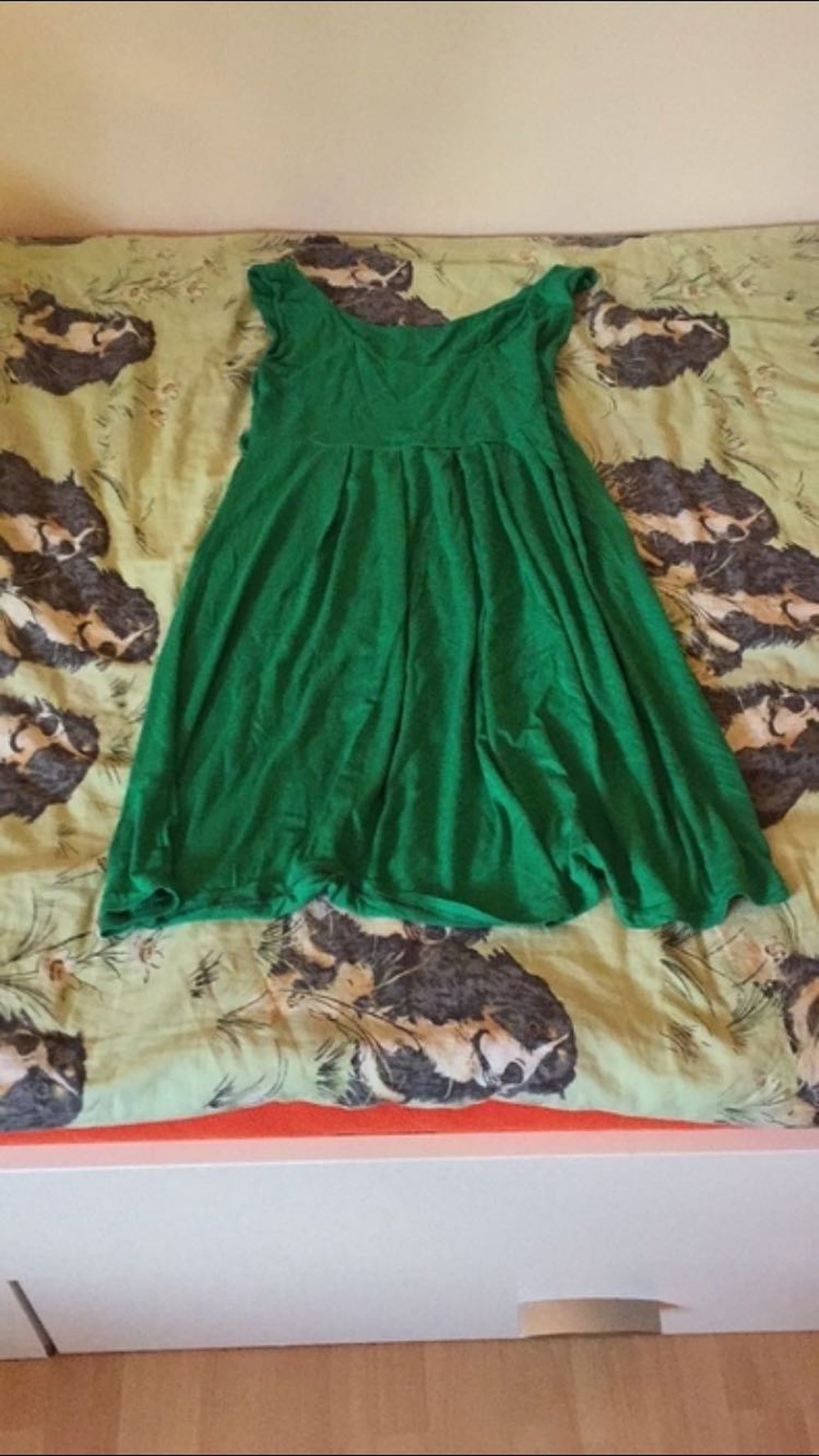 Schönes grünes Kleid.
