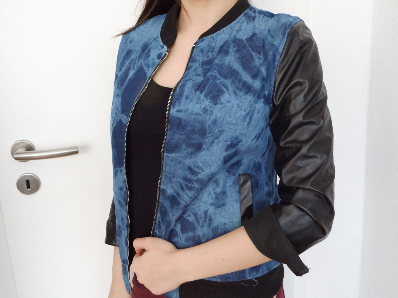 Jeans Jacke mit Lederimitat Ärmel 