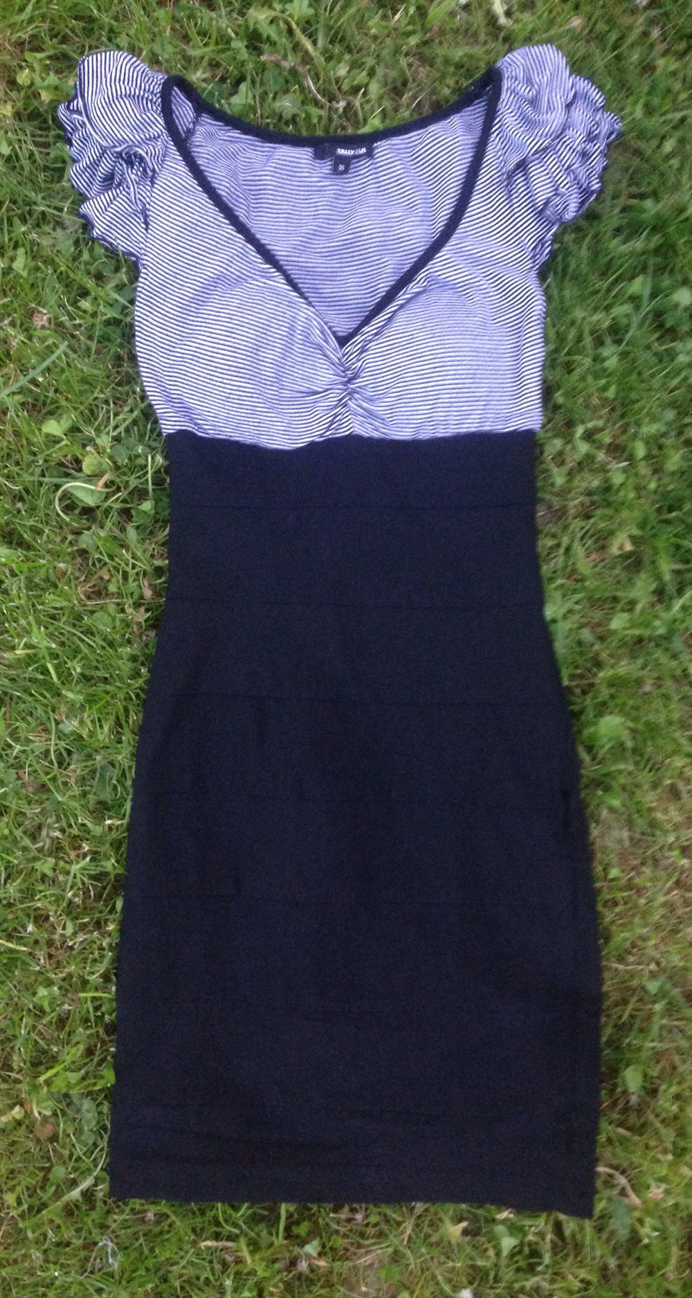 Schwarzes kurzes Partykleid, Matrosenkleid