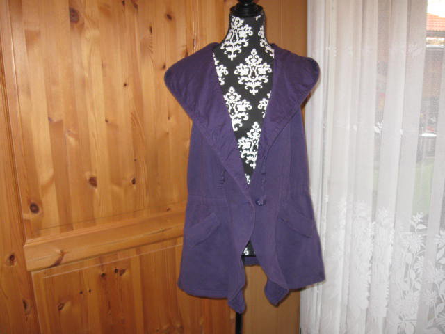 *** Kuschlige Weste mit Kapuze ***