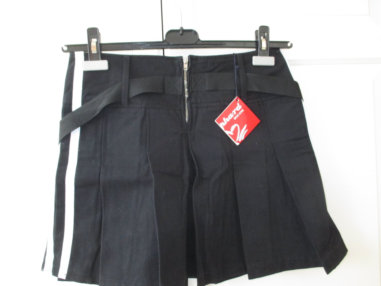 Phard; Schulmädchen Mini Rock in schwarz mit weißen Applikationen, Gr. 38, 100 % Baumwolle, neu mit Etikett