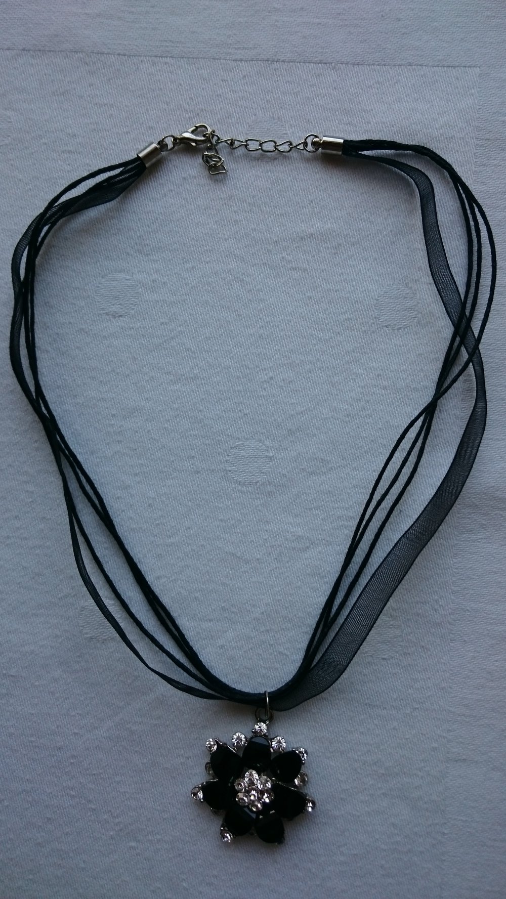 edle Halskette mit großer schwarzer Blume Goth
