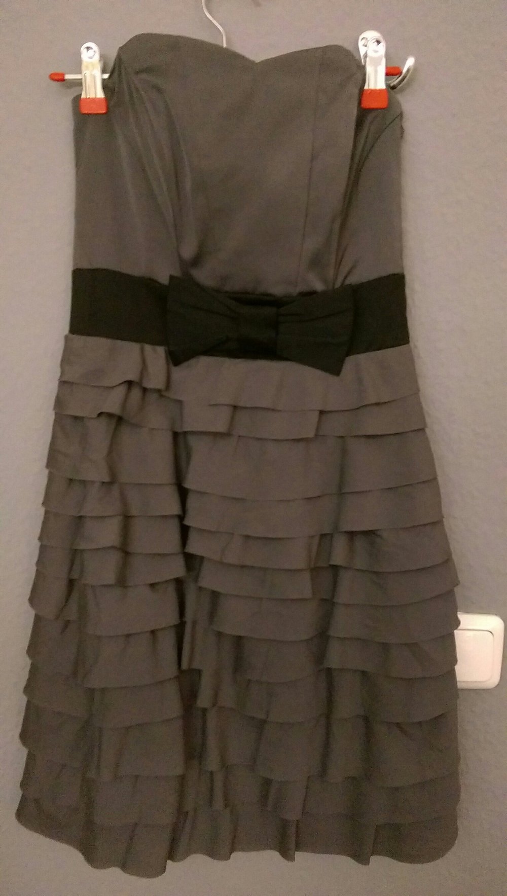 Schulterfreies Cocktail-Kleid von H&M