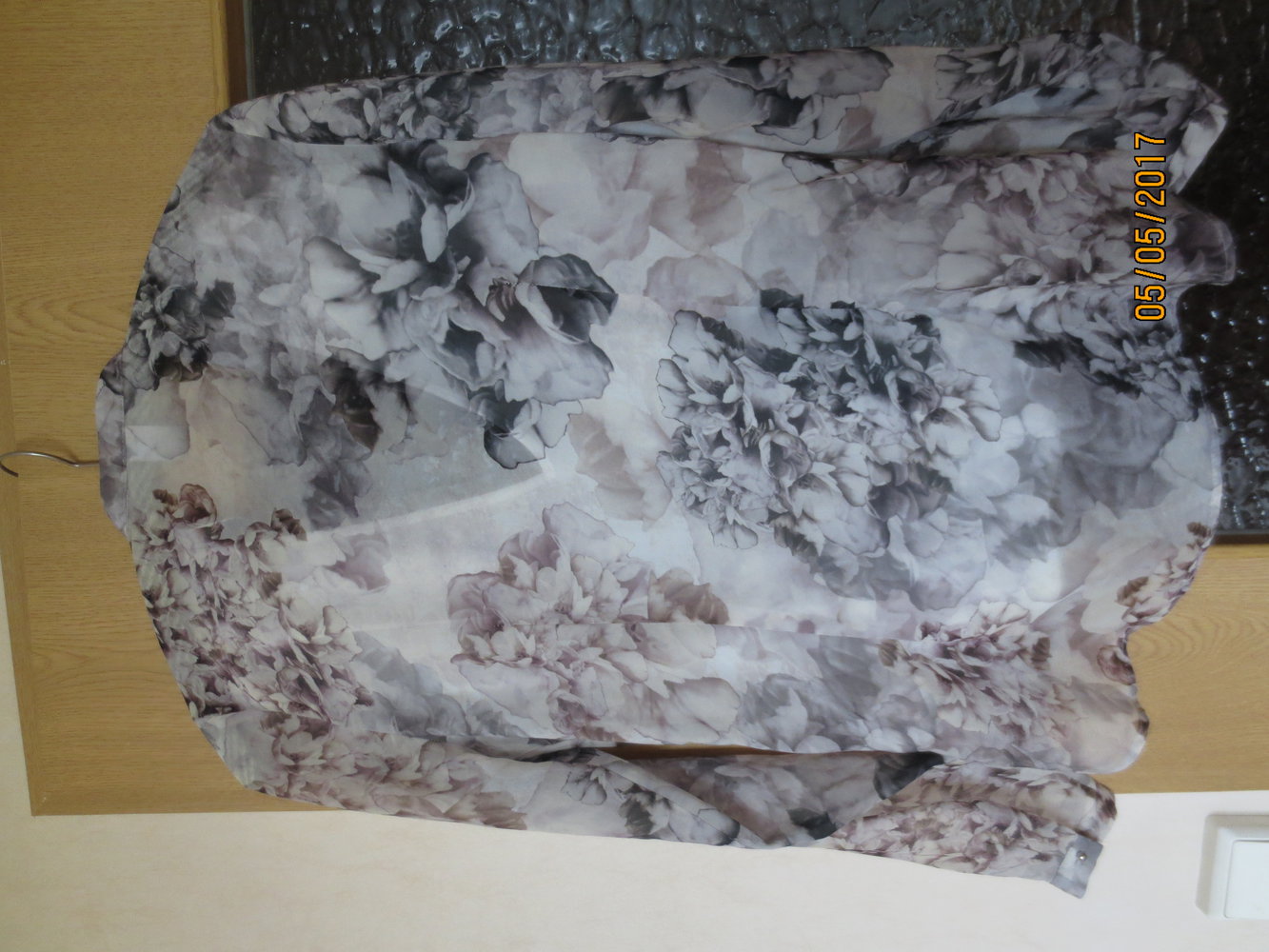 graue Bluse Gr. 38 S - H&M - Blumen - neu