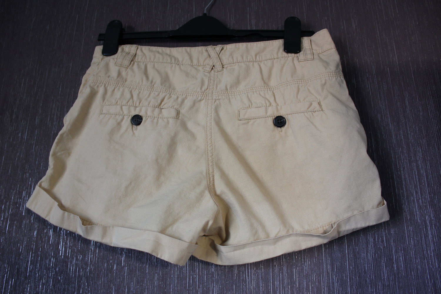 beige Shorts