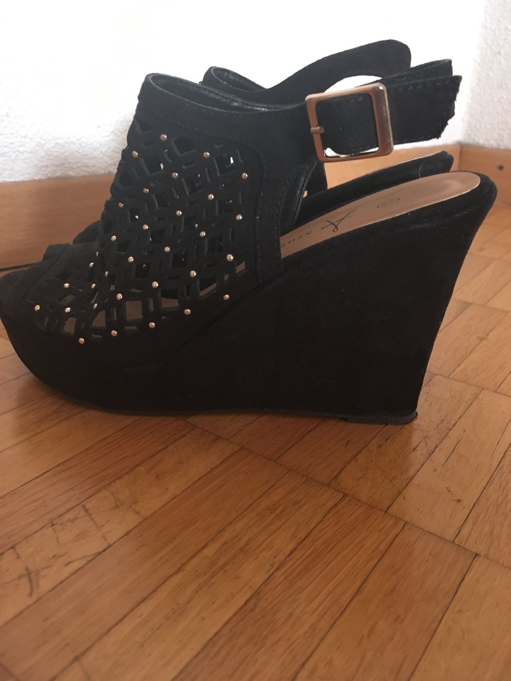 Schwarze Keilabsatz Schuhe