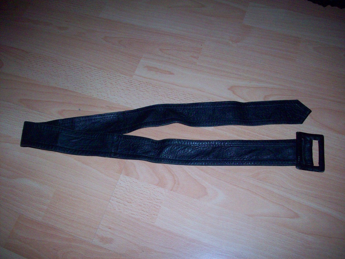 Schwarzer Taillengürtel, Leder Optik, in gutem Zustand.