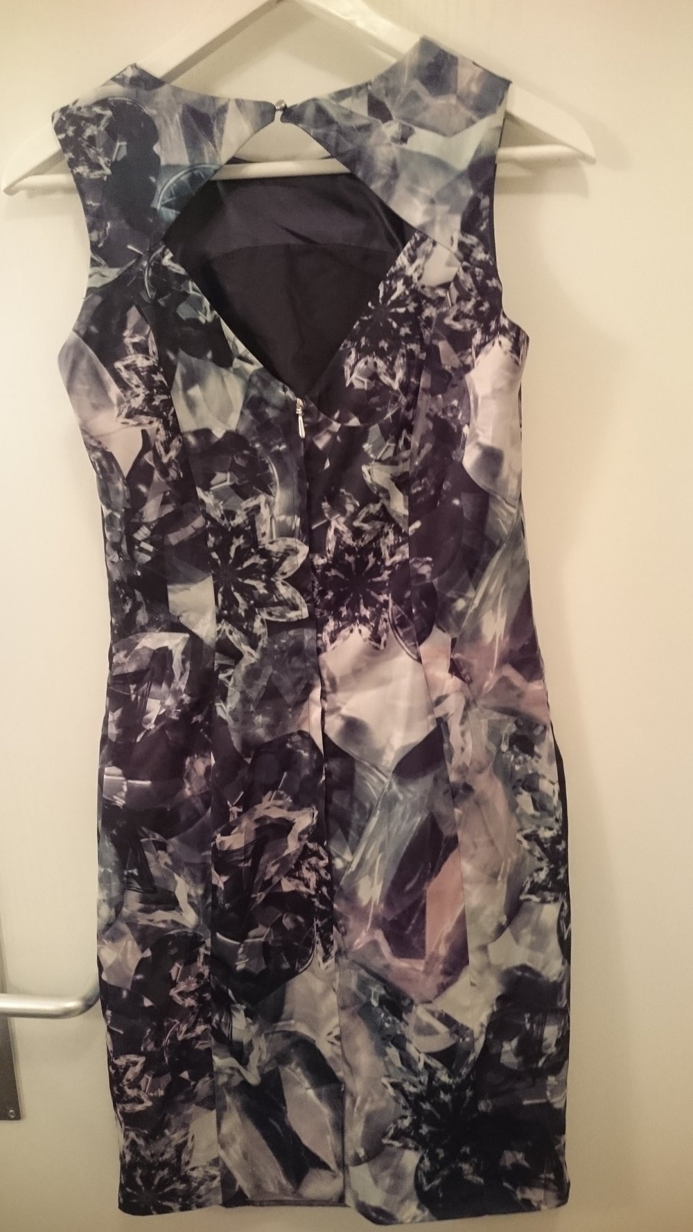 Kurzes Kleid mit sexy Rückenausschnitt (Nur 1x getragen!)