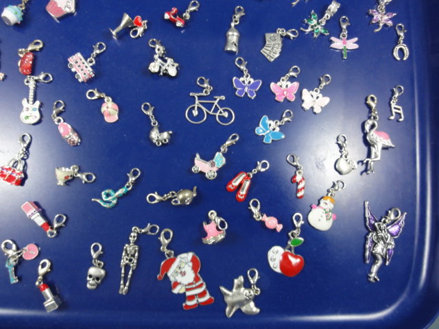 Totenkopf Anhänger Bettelarmband Halloween Charm NEU Scull Armband Kette süß