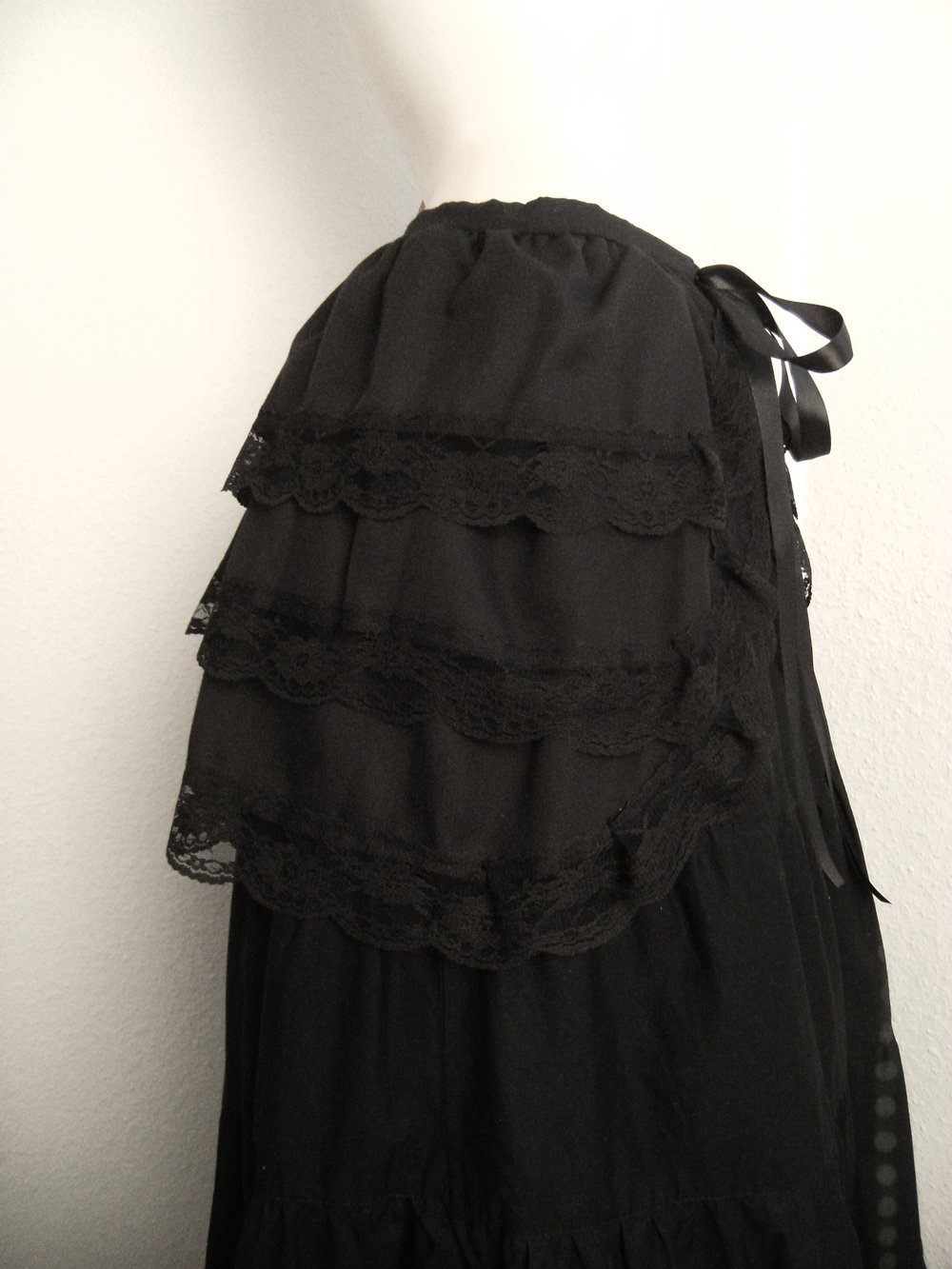 Bustle Überrock Stufen Spitze schwarz ab M Gothic Victorian Lolita Burlesque