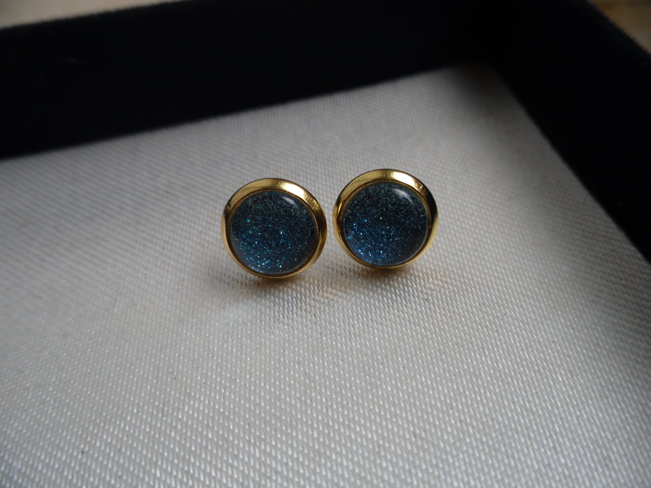 Cabochon-Ohrstecker blau glitzer