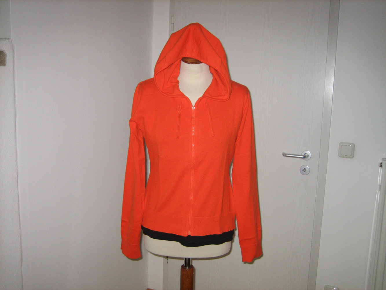 Lässige Strick-Jacke m. Kapuze Gr. 42, frischer Orange-Ton - superangenehme BW!