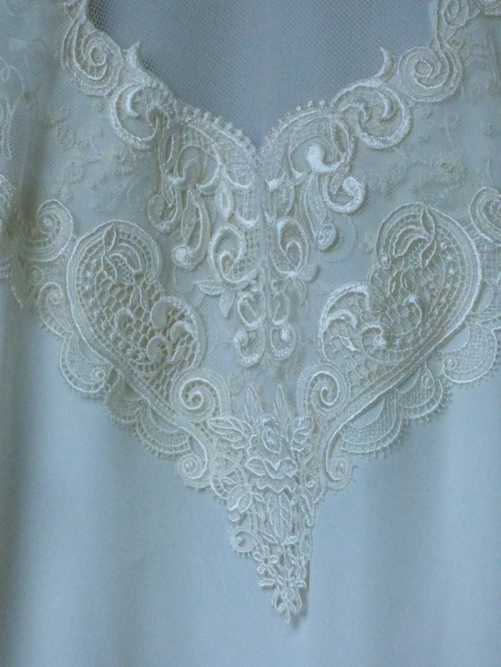 Hübsche Retro-Bluse mit Spitzenkragen