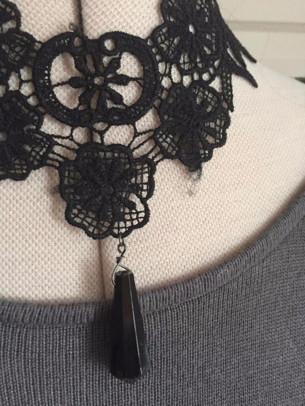 Collier / Choker / Halskette aus Spitze