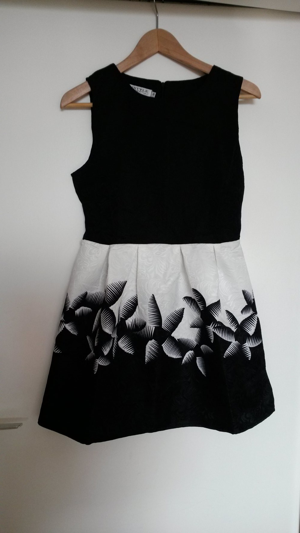 Süßes Kleid in schwarz-weiß *neu* VB